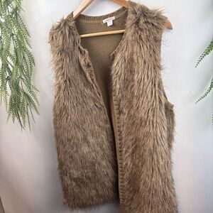 Faux fur and knit vest. Brand Xhilaration. Size XL . Coyote colour faux fur